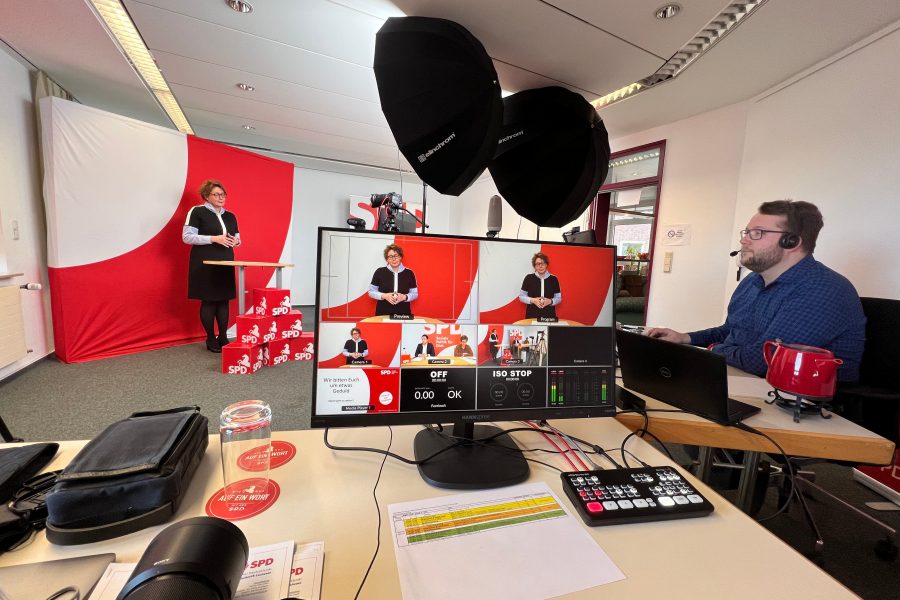5 Personen, 3 Kameras, 2 Luftreiniger und eine Videokonferenz - die SPD tagte so sicher wie möglich.